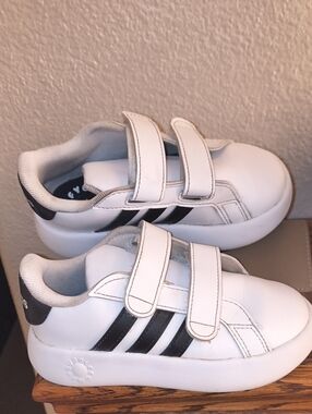 Adidas Bubble Comfys Velcro Closure Size 10 Toddler